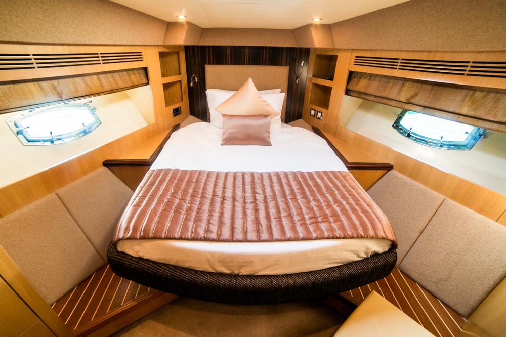 Explorer Goldeon Glimmer 60 Yacht