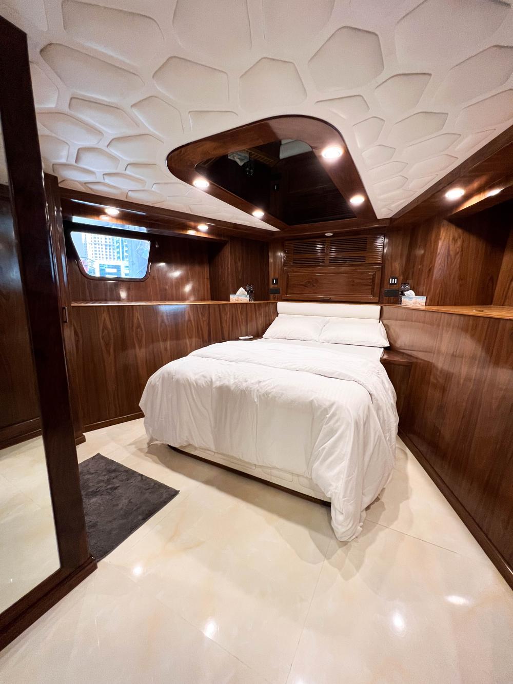 Explorer Goldeon Anthem 95 Yacht