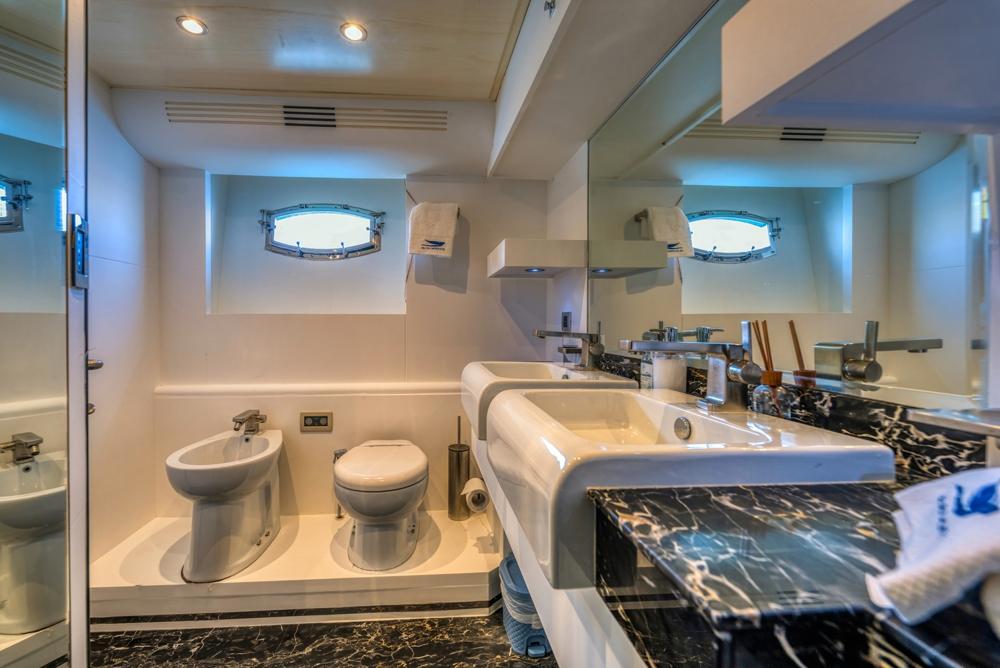 Voyager Elite Siren 80 Yacht