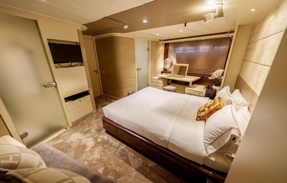 Eclipse Sovereign Serenade 130 Yacht