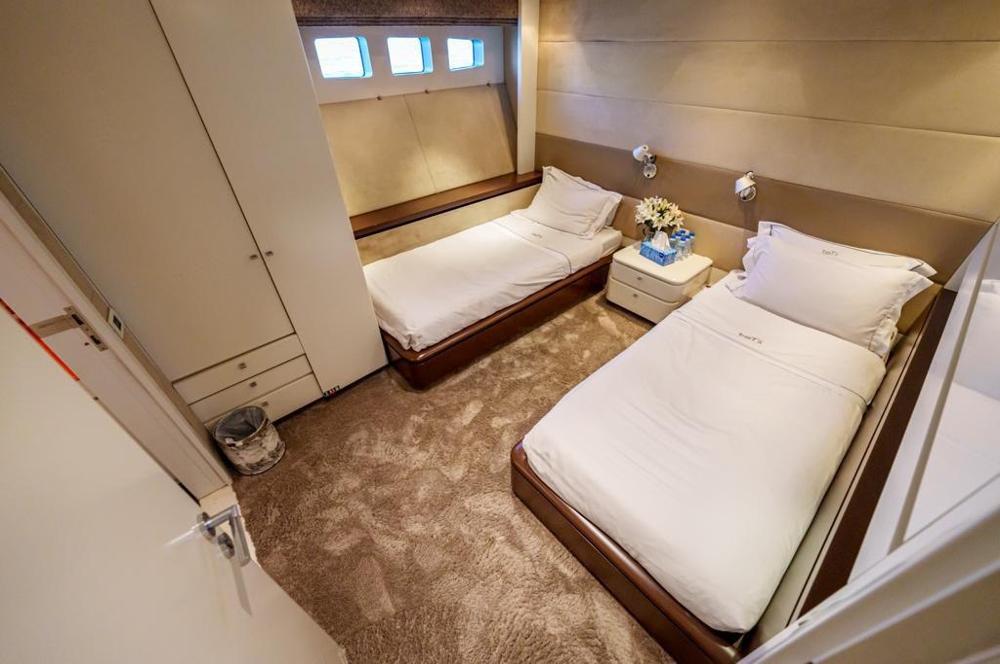 Eclipse Sovereign Serenade 130 Yacht