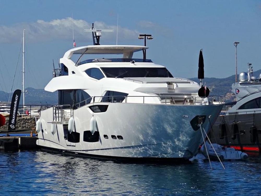 Eclipse Sovereign Moonlight 130 Yacht