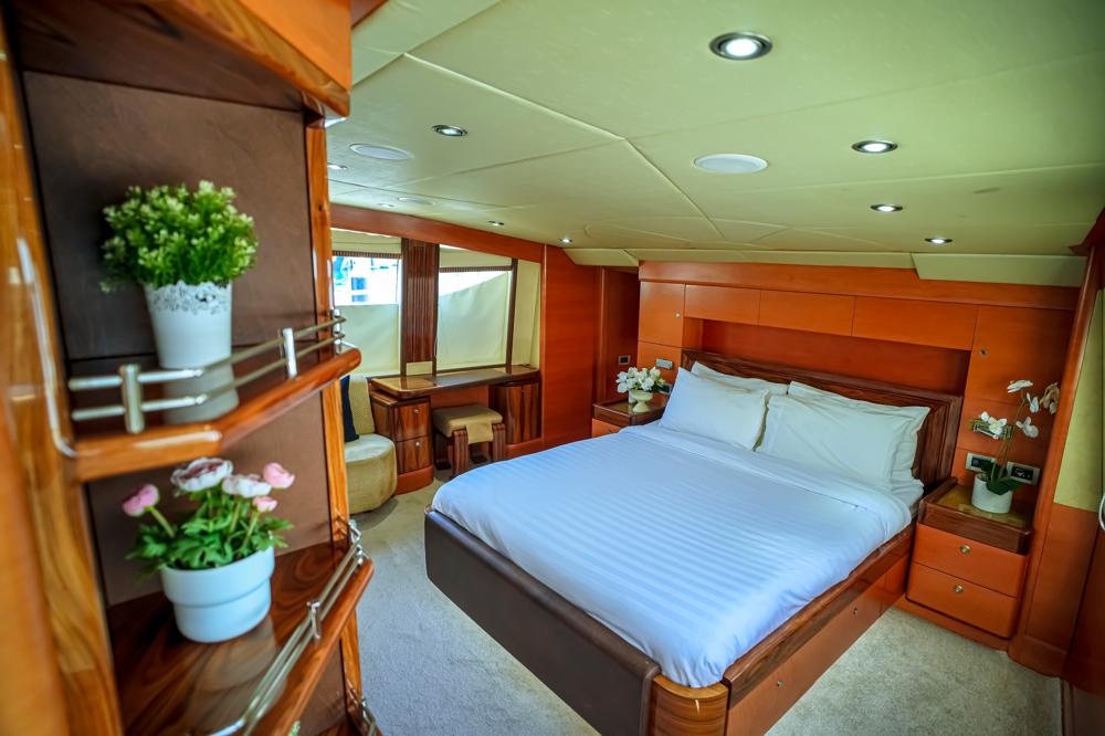Voyager Elite Melody 105 Yacht