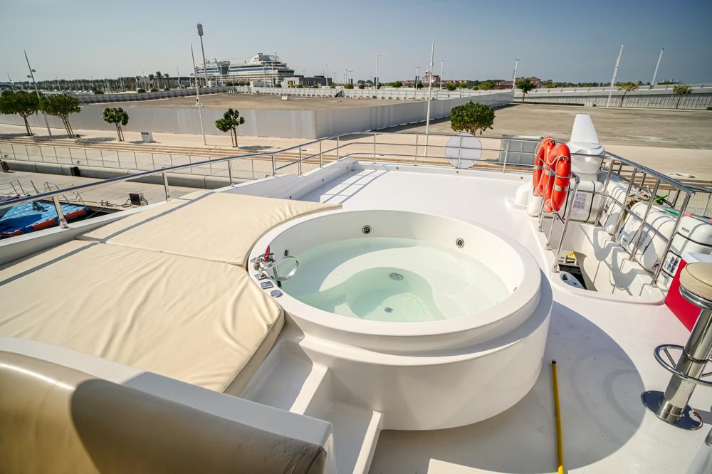 Voyager Elite Melody 105 Yacht