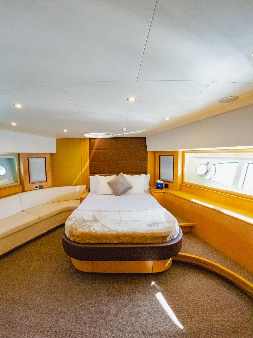 Voyager Elite Mirage 80 Yacht