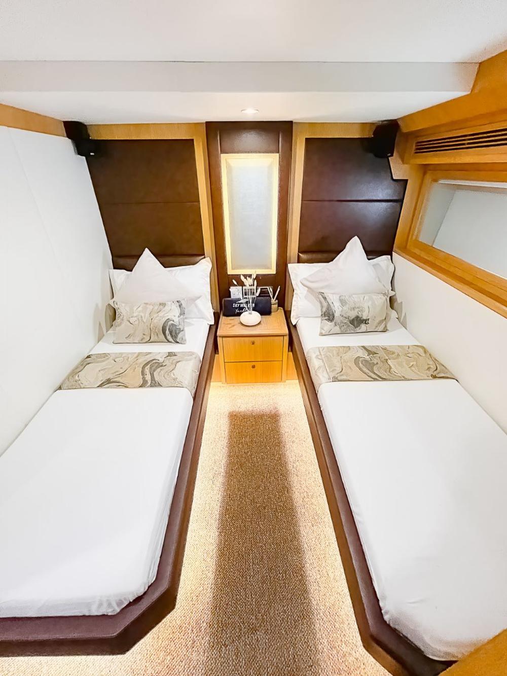 Voyager Elite Mirage 80 Yacht