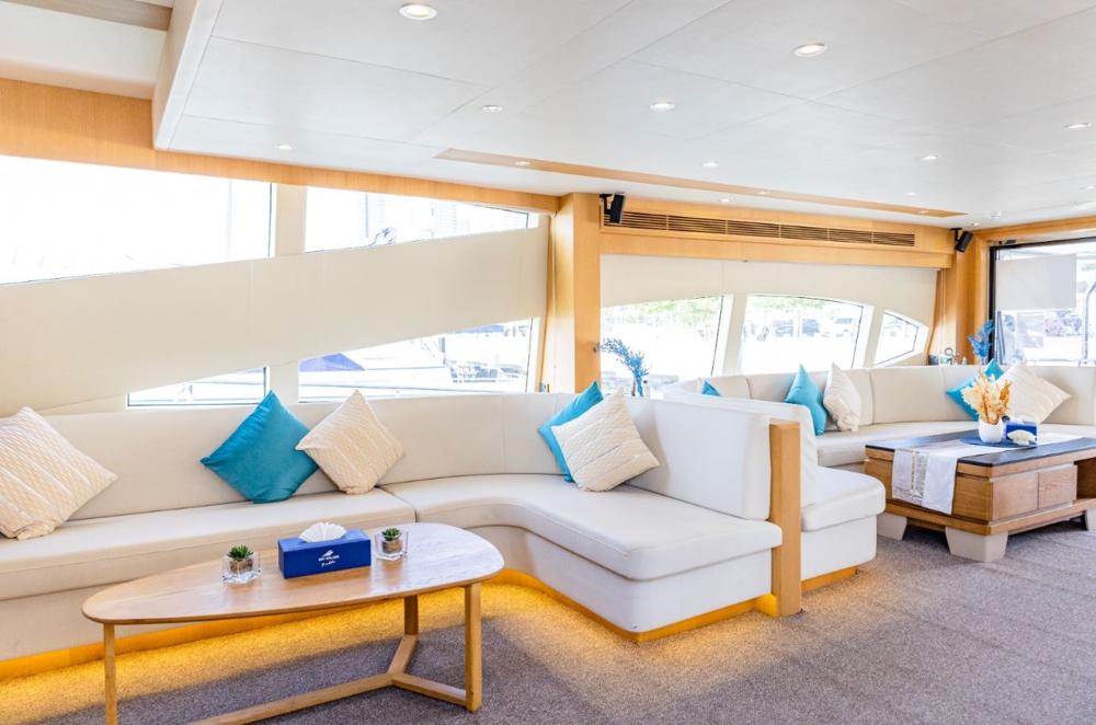Voyager Elite Mirage 80 Yacht