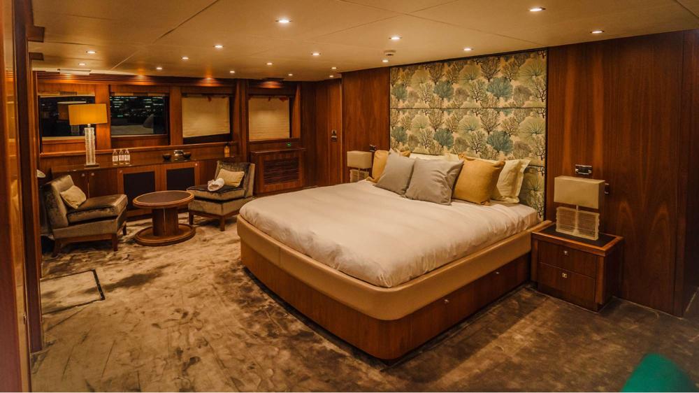 Celestial Majesty Horizon 140 Yacht