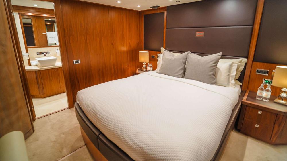 Celestial Majesty Horizon 140 Yacht