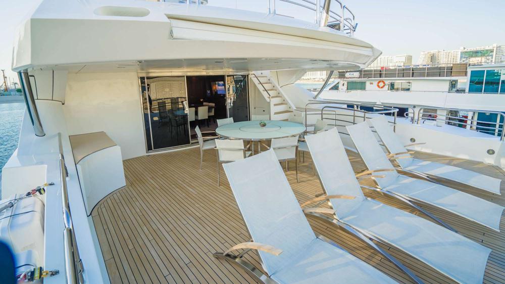Celestial Majesty Horizon 140 Yacht